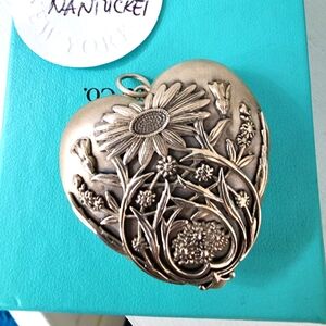 Tiffany&Co Ziegfeld Daisy locket Heart pendant